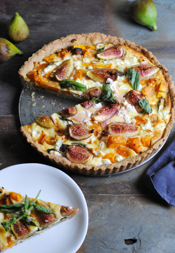 tarte de figos, queijo de cabra, abóbora e manjericão, sem glúten