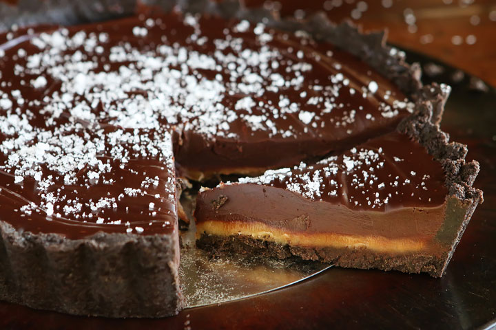 tarte de chocolate preto com caramelo salgado