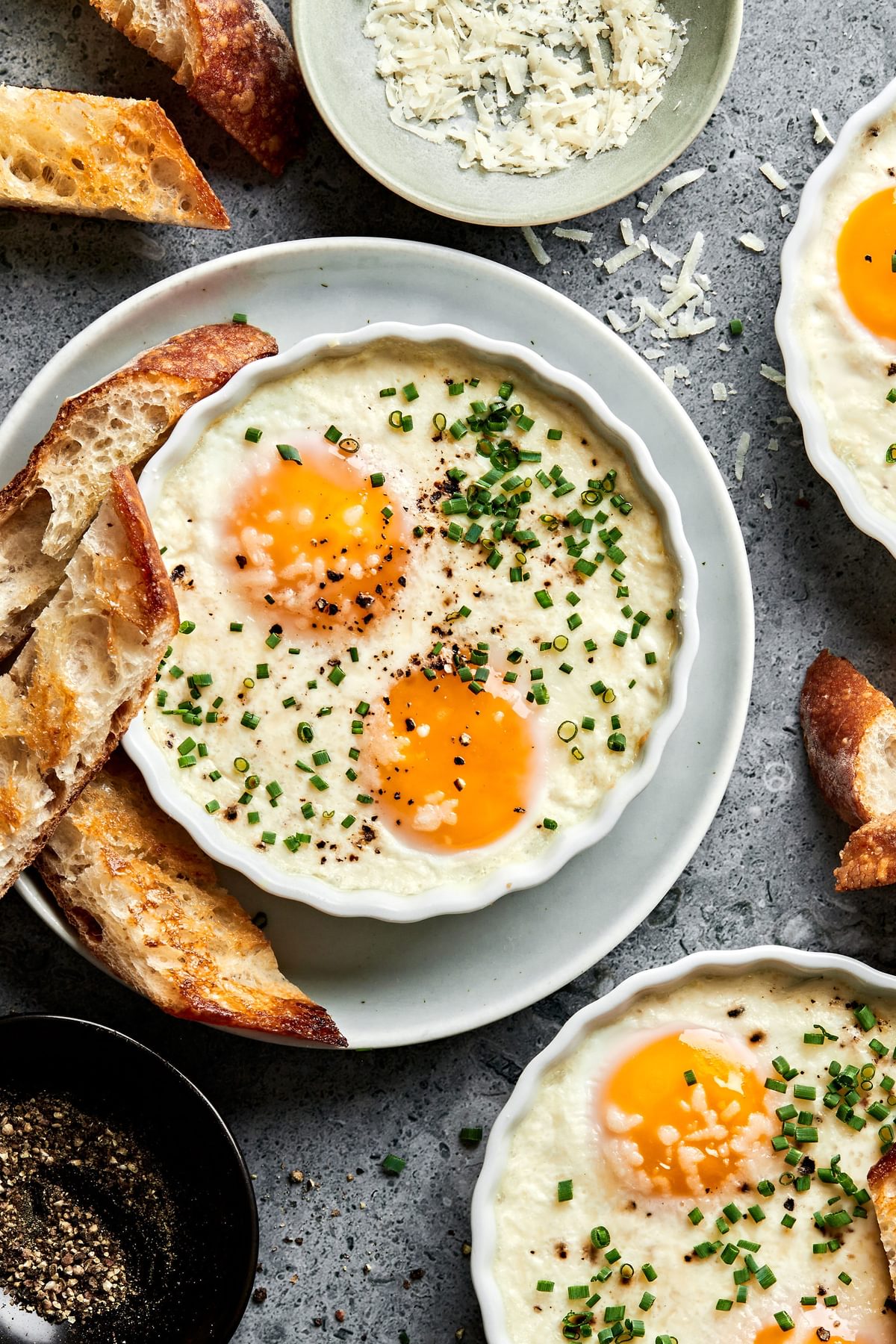 ovos no forno com queijo e natas