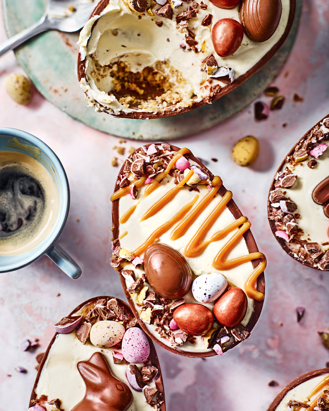 ovos de chocolate recheados com cheesecake de doce de leite