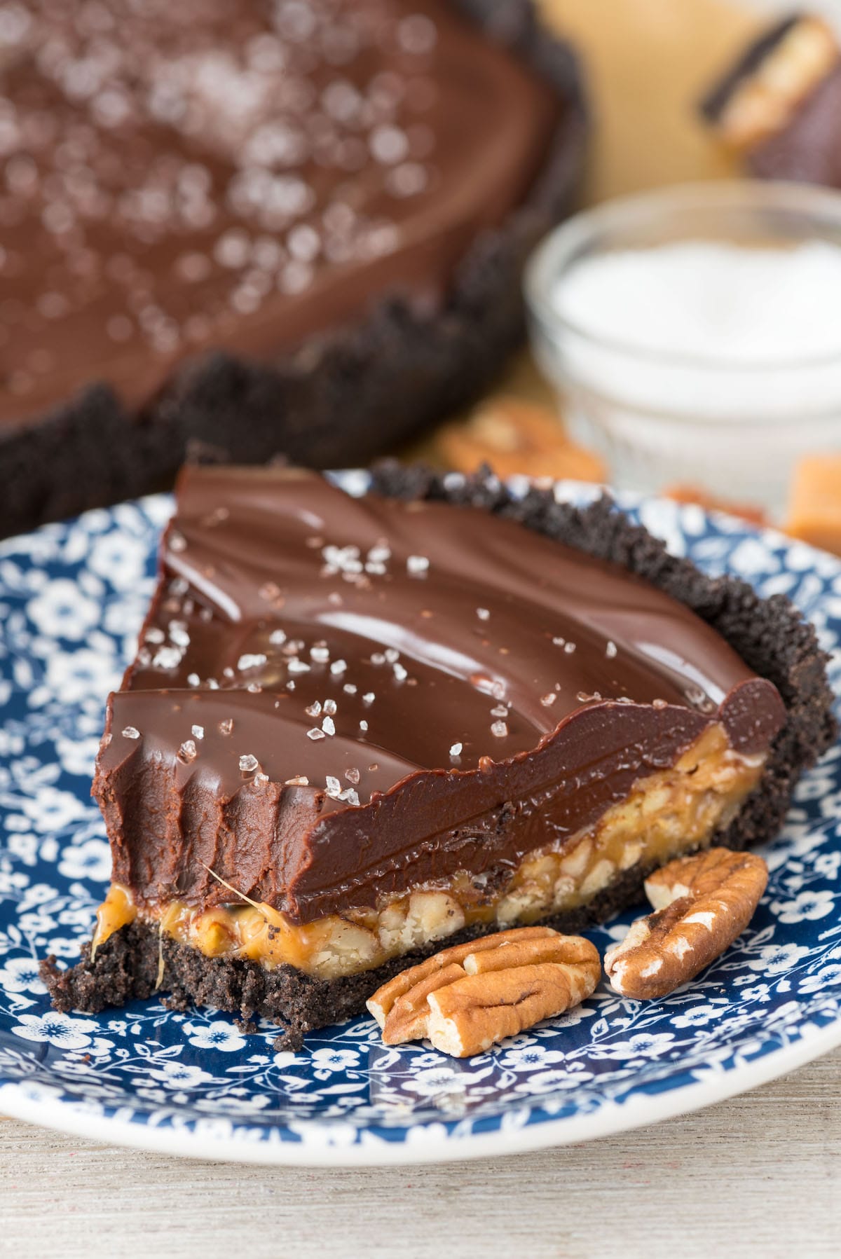 tarte de chocolate com recheio de caramelo salgado