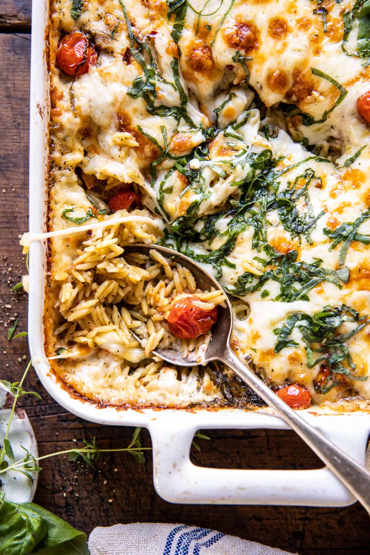 massa caprese com pesto no forno