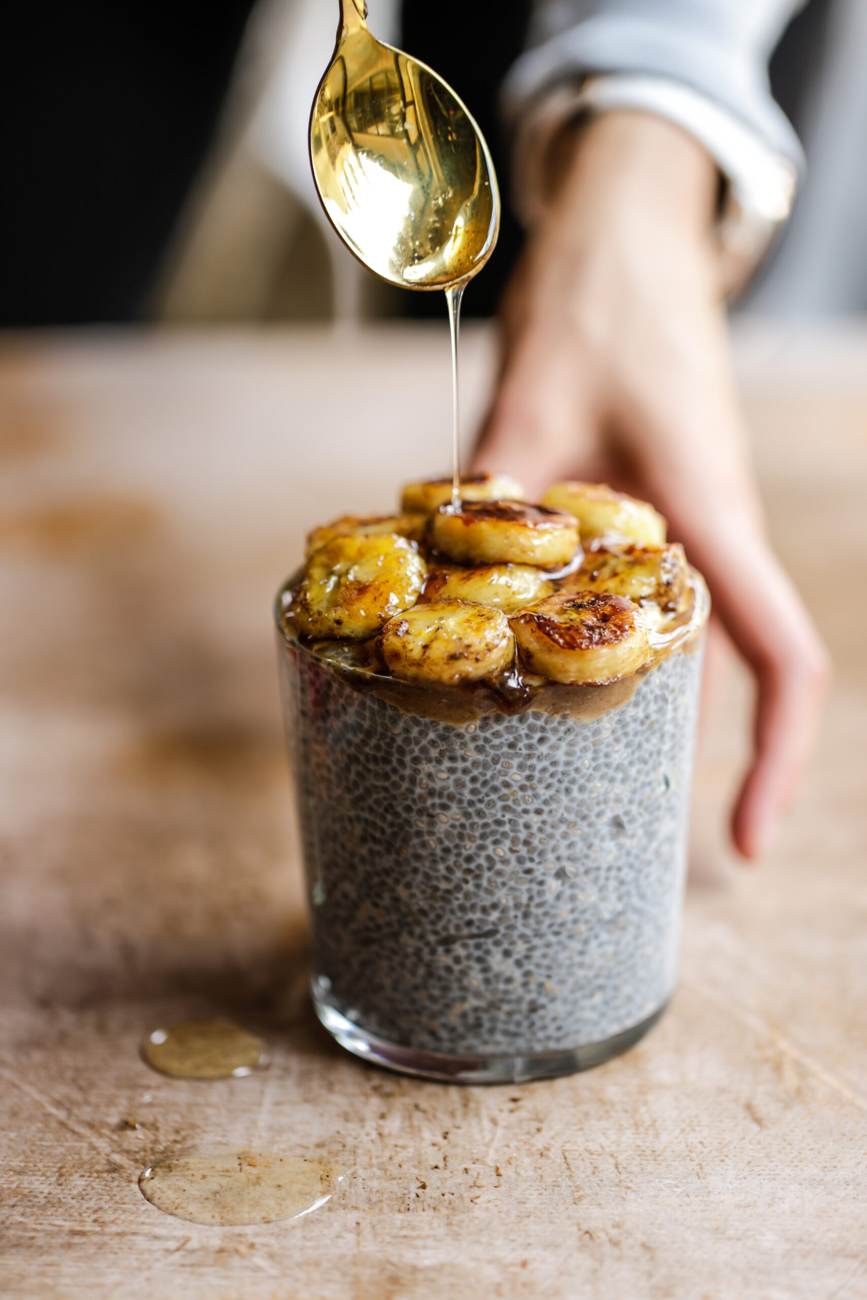 pudim de chia com banana brûlée