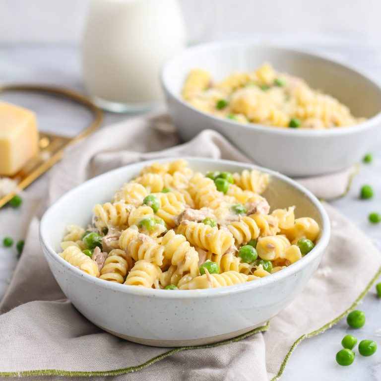 massa com atum e molho de natas com parmesão