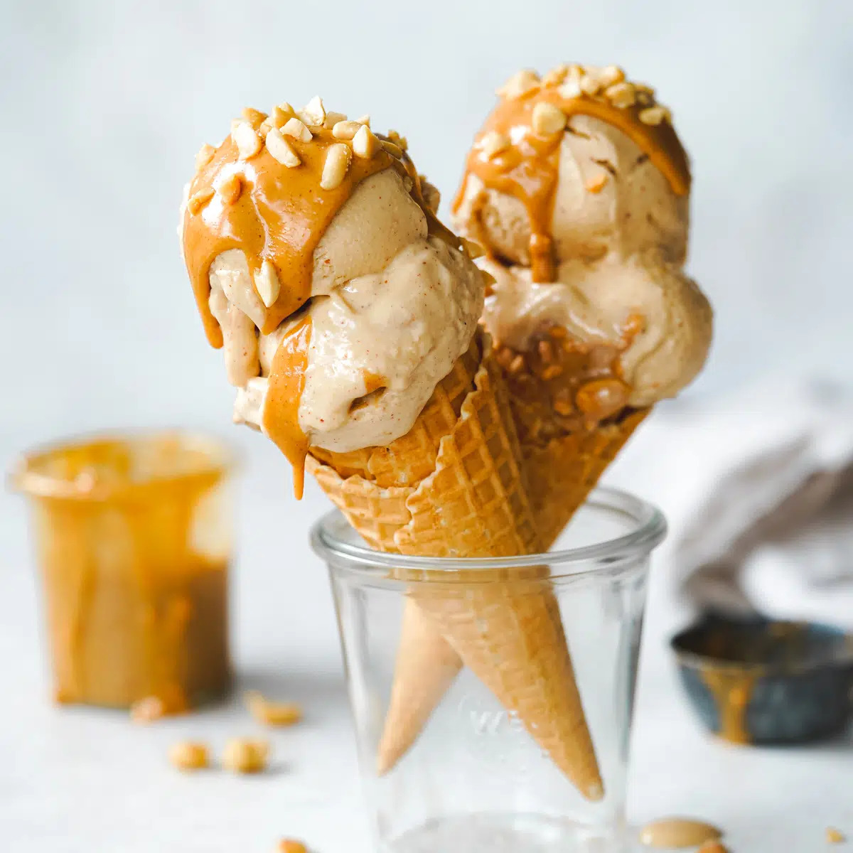 gelado de manteiga de amendoim vegan e sem açúcar